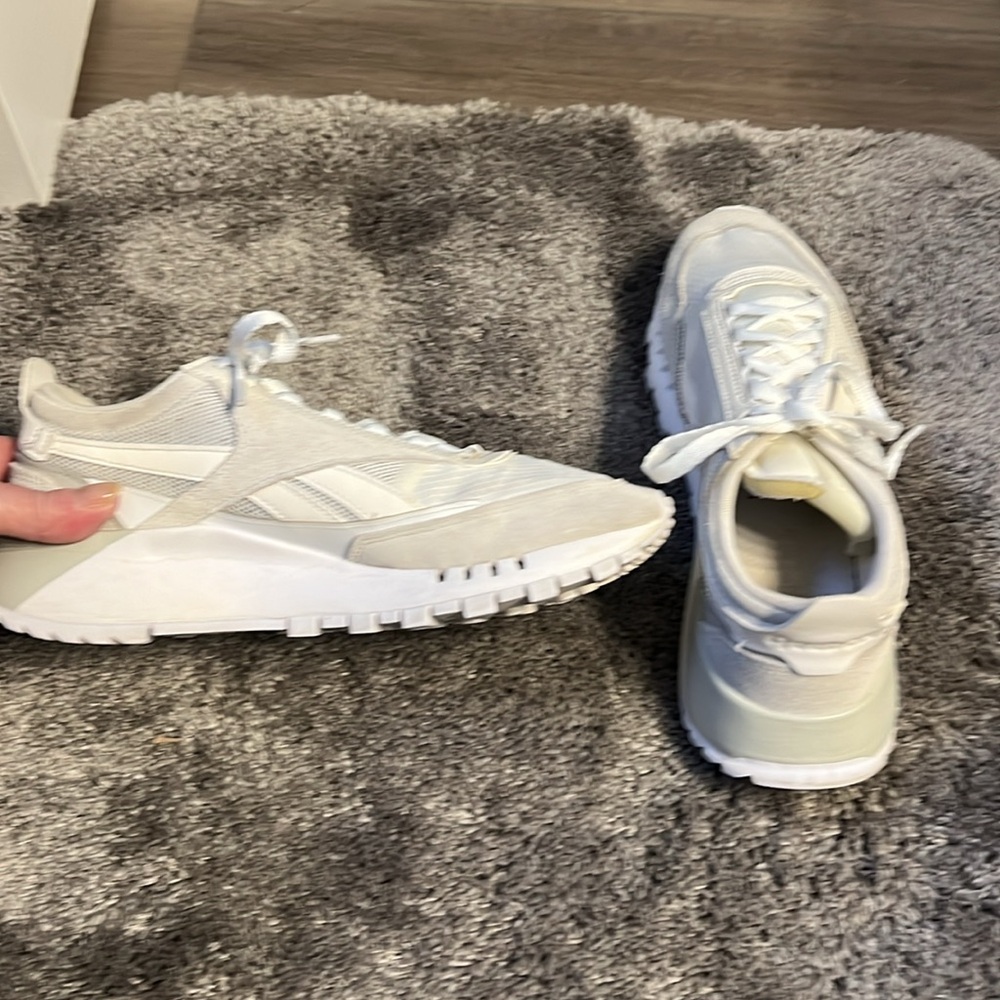 White Women's Athletic Shoes. Size 7 no flaws. Leathered, suede,nylon - Picture 13 of 16